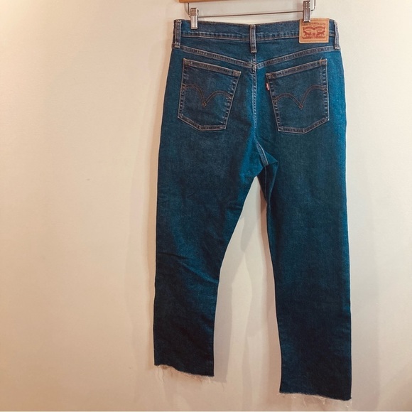 LEVI’S Sz 31 Wedgie Straight Mid-Wash Torn Knee  Button Fly Raw Hem Jeans - Picture 4 of 9